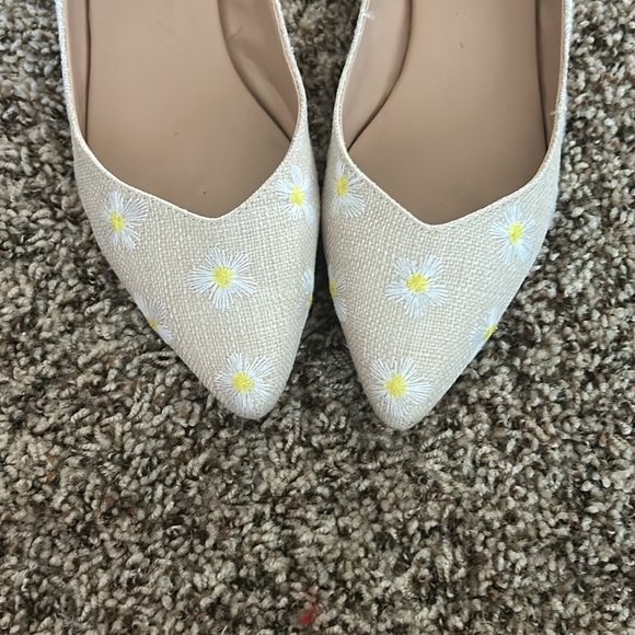 Daisy flats - Picture 2 of 5
